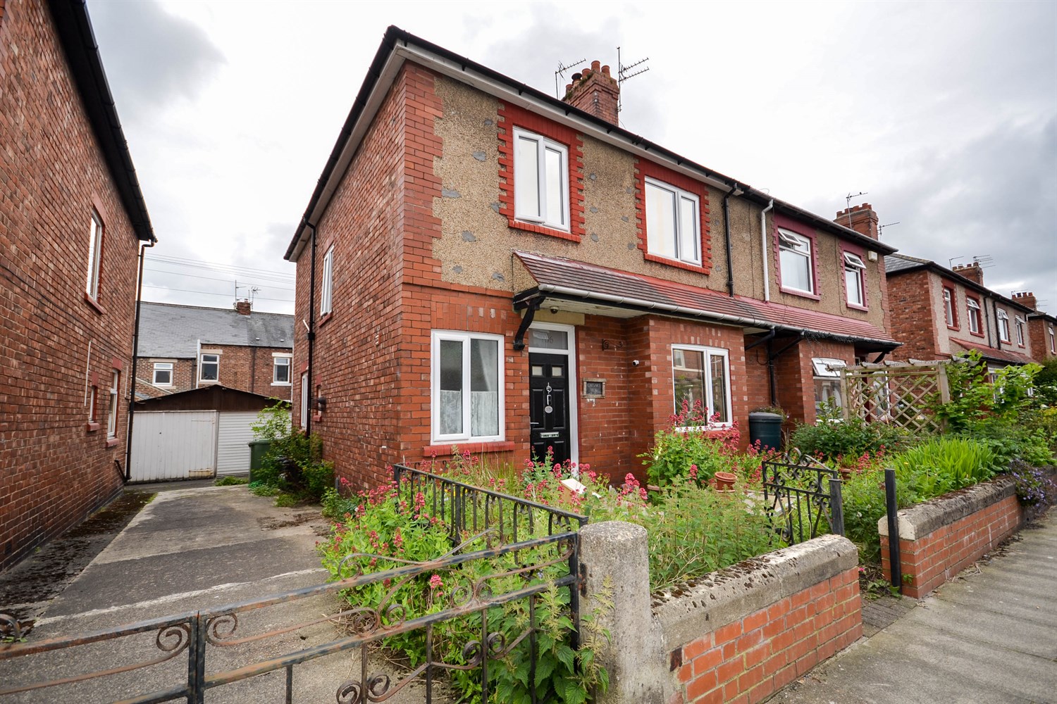 3 Bed Semi-Detached House For Sale In Wansbeck Road, Jarrow, NE32