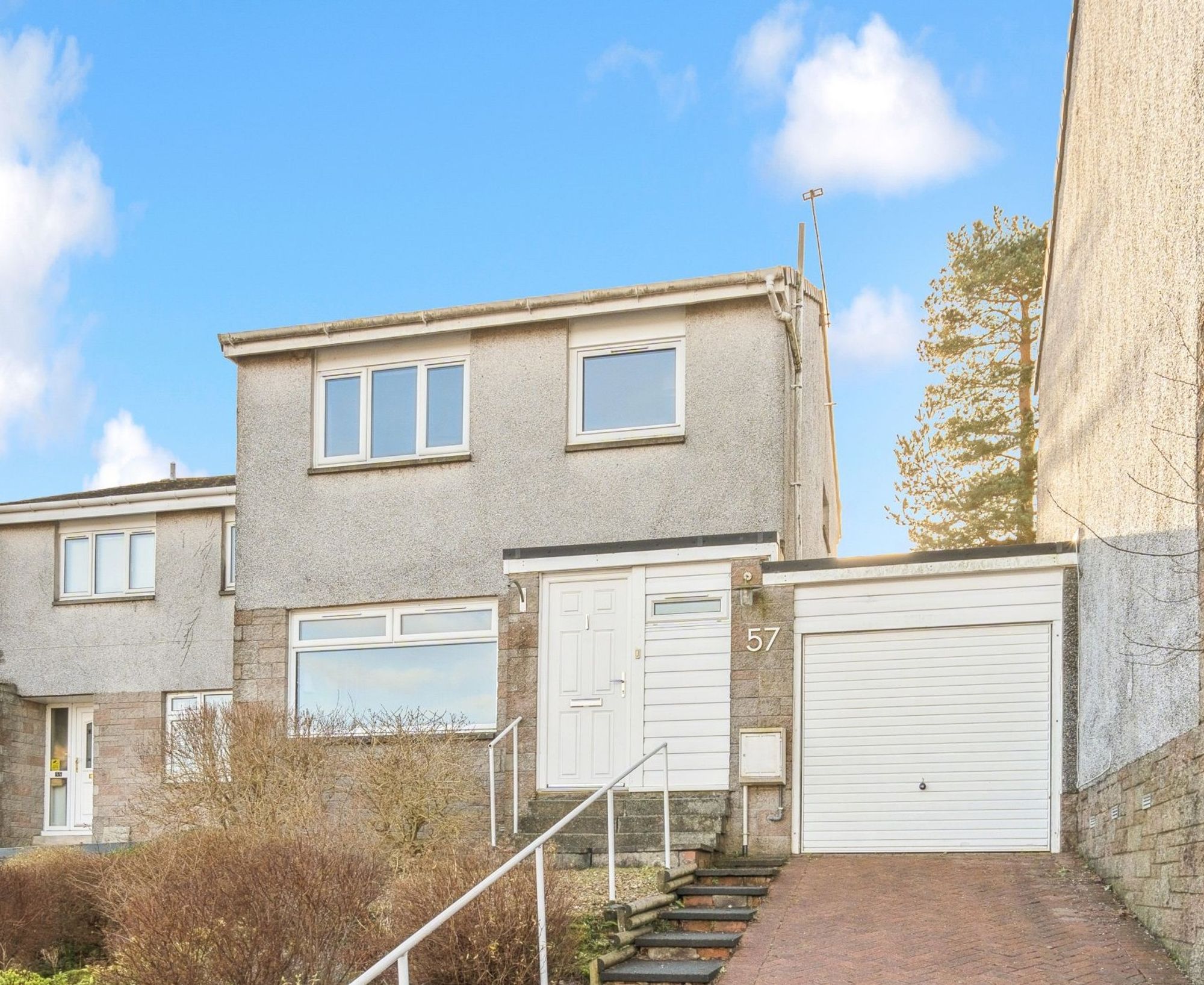3 bed link detached house for sale in Braemar Avenue, Dunblane, FK15 - Property Image 1