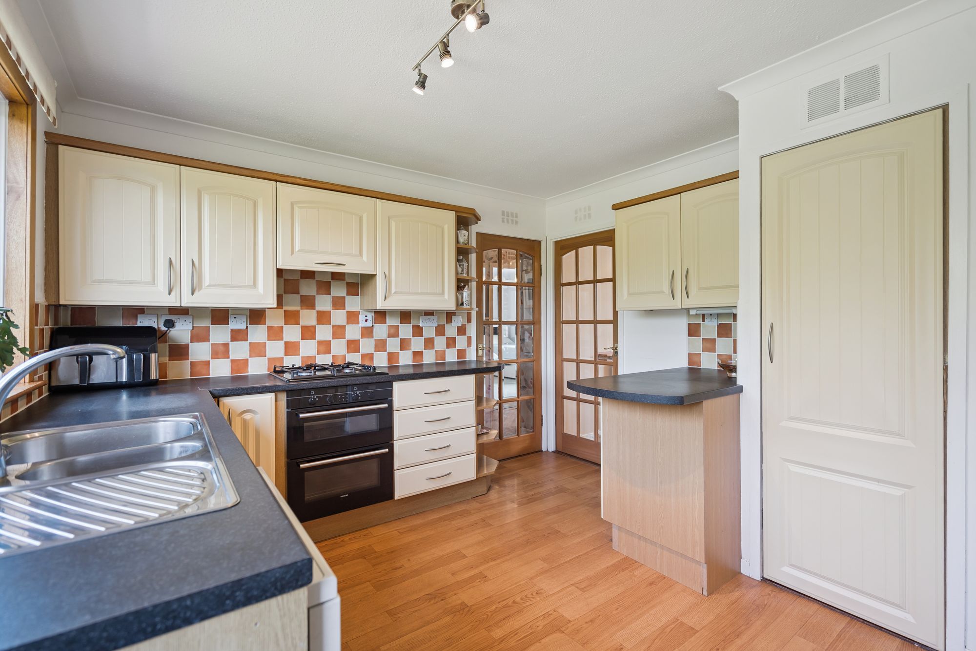 2 bed detached bungalow for sale in Beech Court, Doune, FK16  - Property Image 8