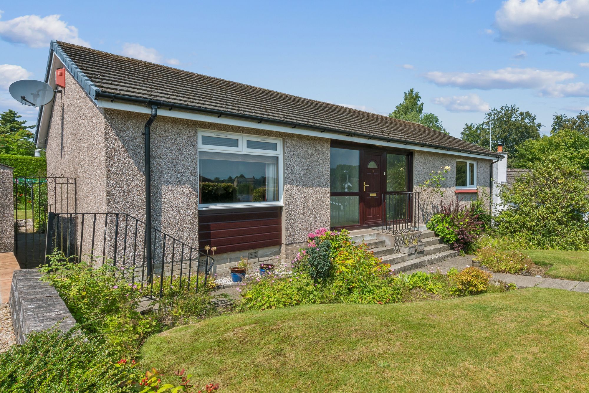 2 bed detached bungalow for sale in Beech Court, Doune, FK16 - Property Image 1
