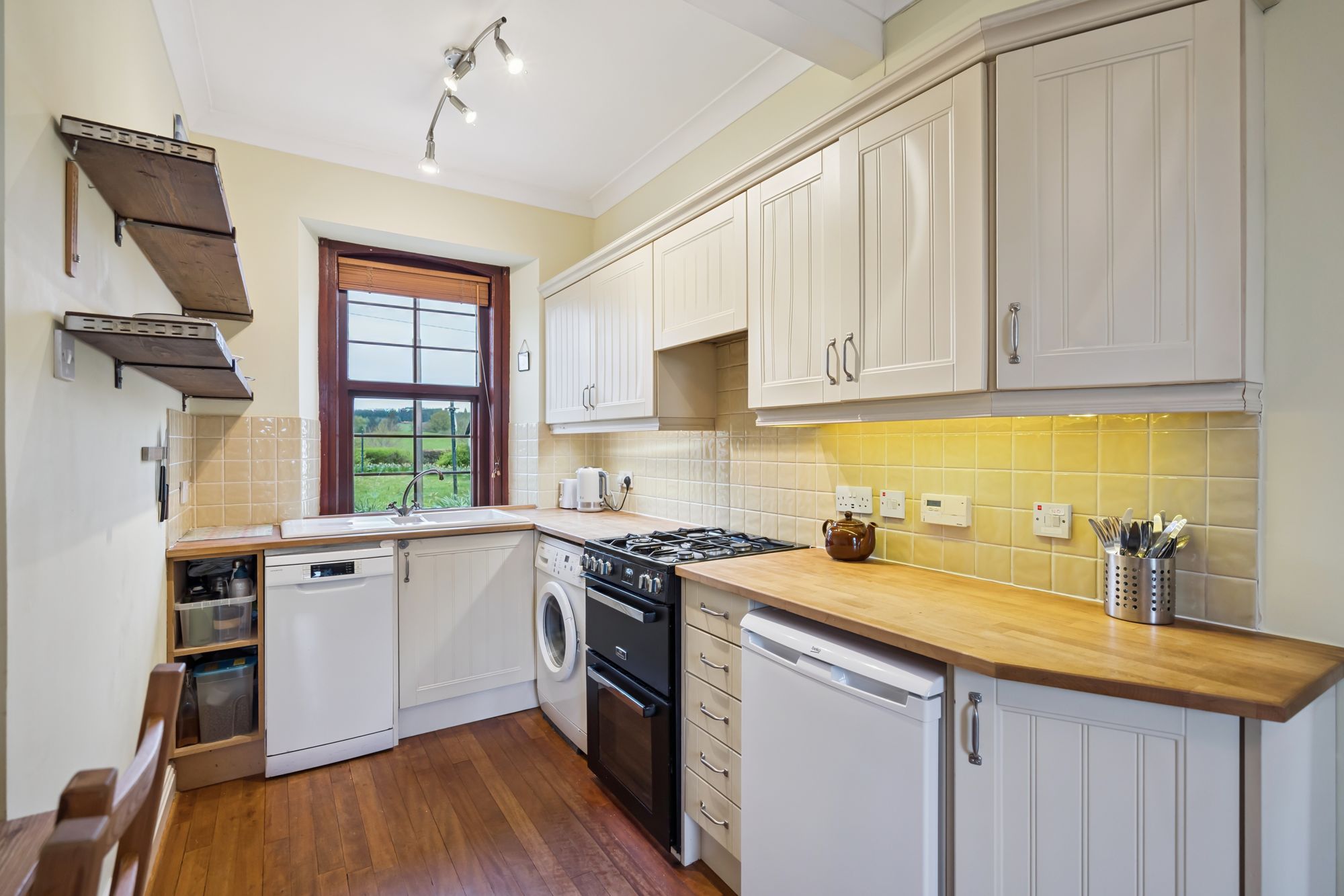 2 bed terraced cottage for sale in The Square, Ashfield, FK15 - Property Image 3