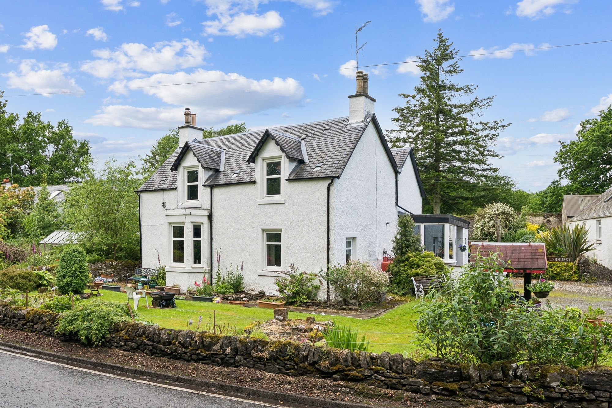 2 bed flat for sale in Port Of Menteith, Lynhurst, FK8 - Property Image 1