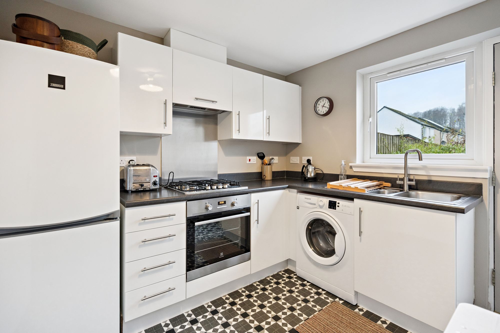 2 bed mid-terraced house for sale in Station Wynd, Doune, FK16 6