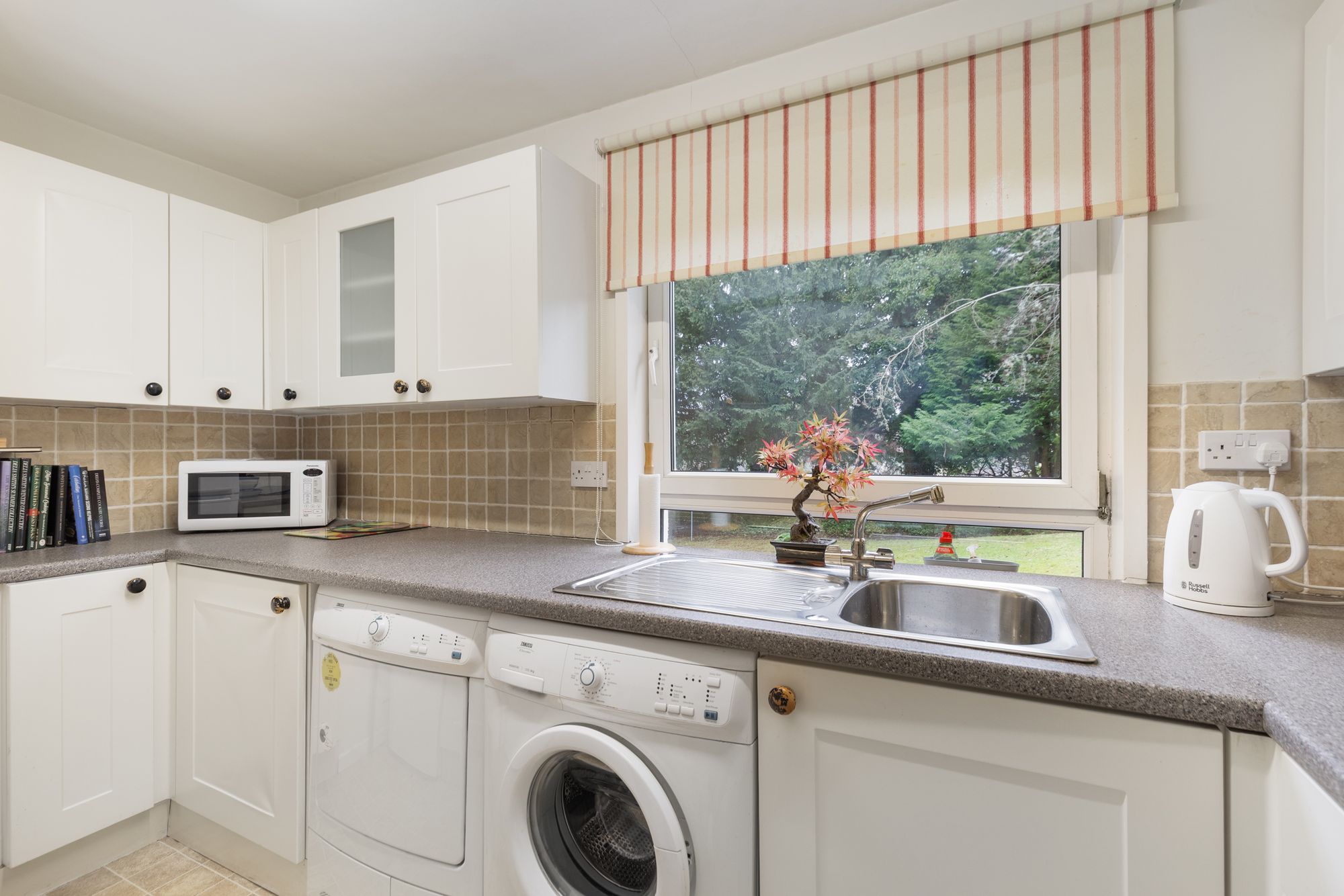 2 bed flat for sale in Buccleuch Court, Dunblane, FK15  - Property Image 7