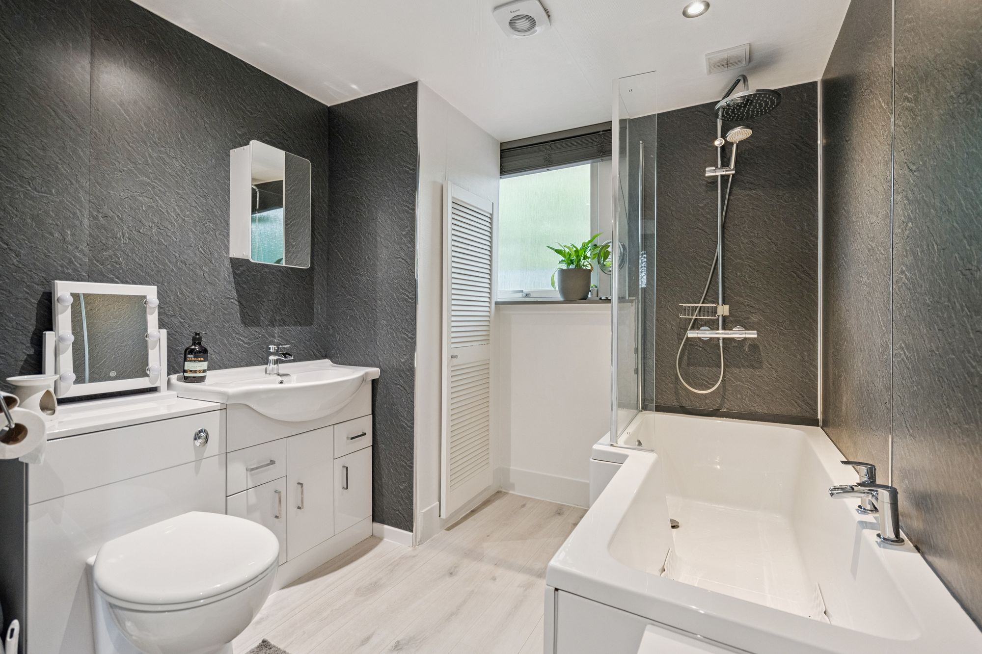 2 bed chalet for sale in Killin, FK21 - Property Image 4