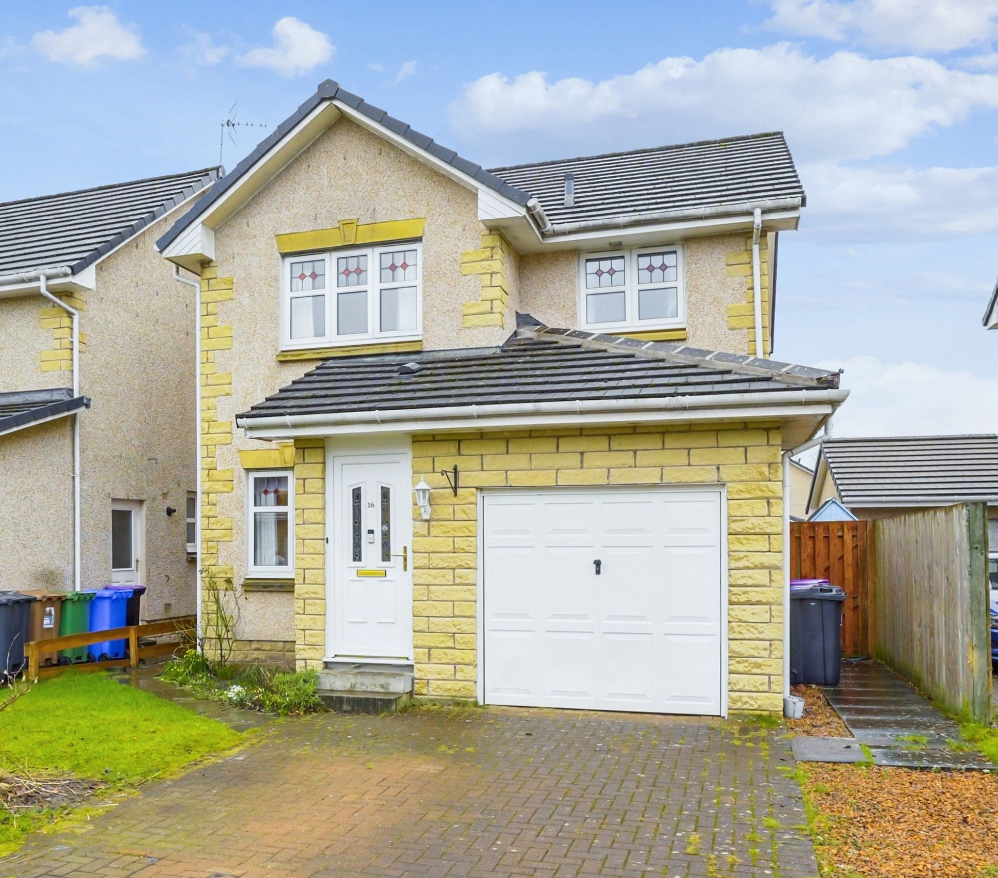 3 bed detached house for sale in Waterfront Way, Stirling, FK9 - Property Image 1