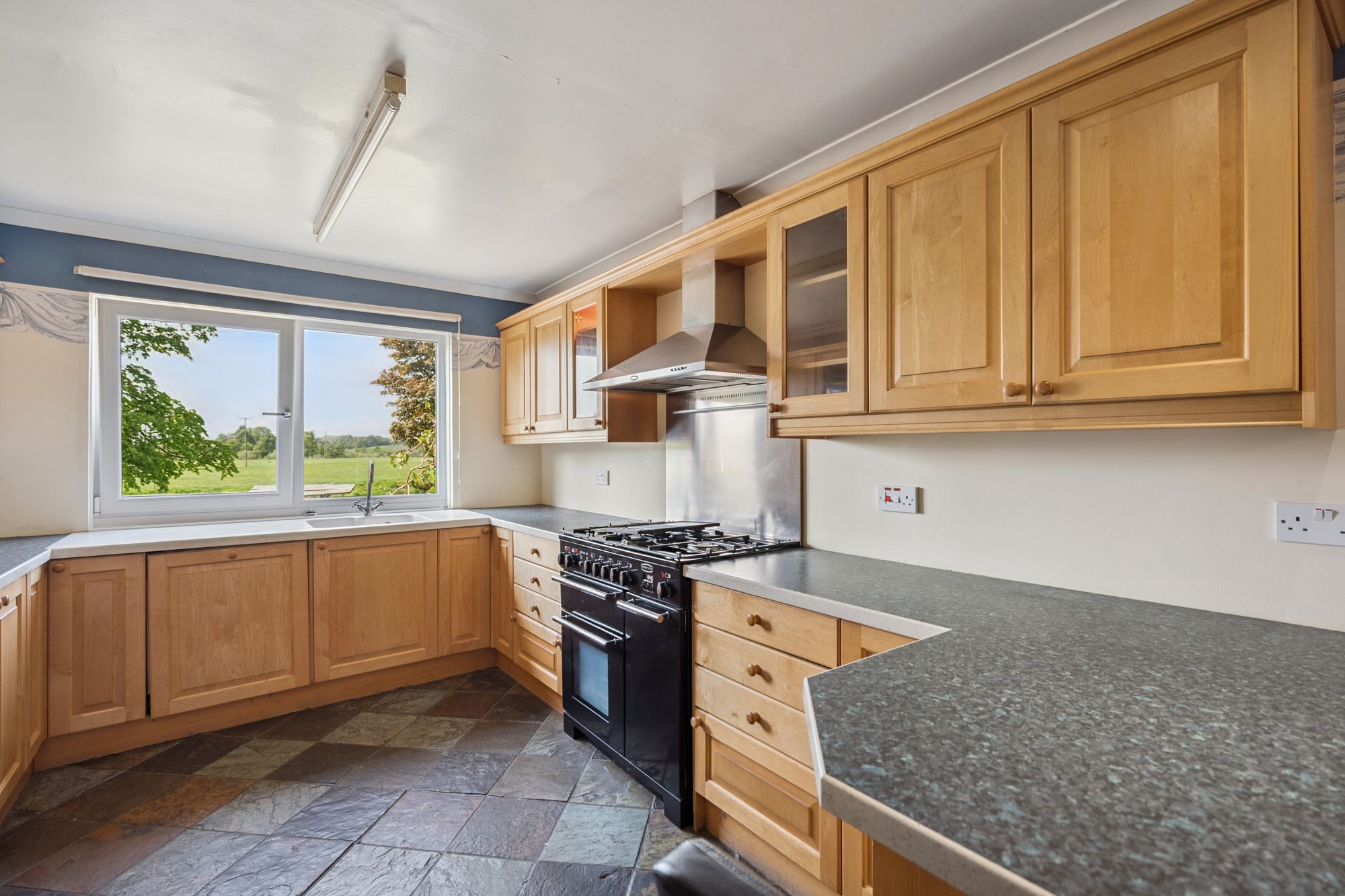 5 bed detached house for sale in Main Street, Kinbuck, FK15 - Property Image 3