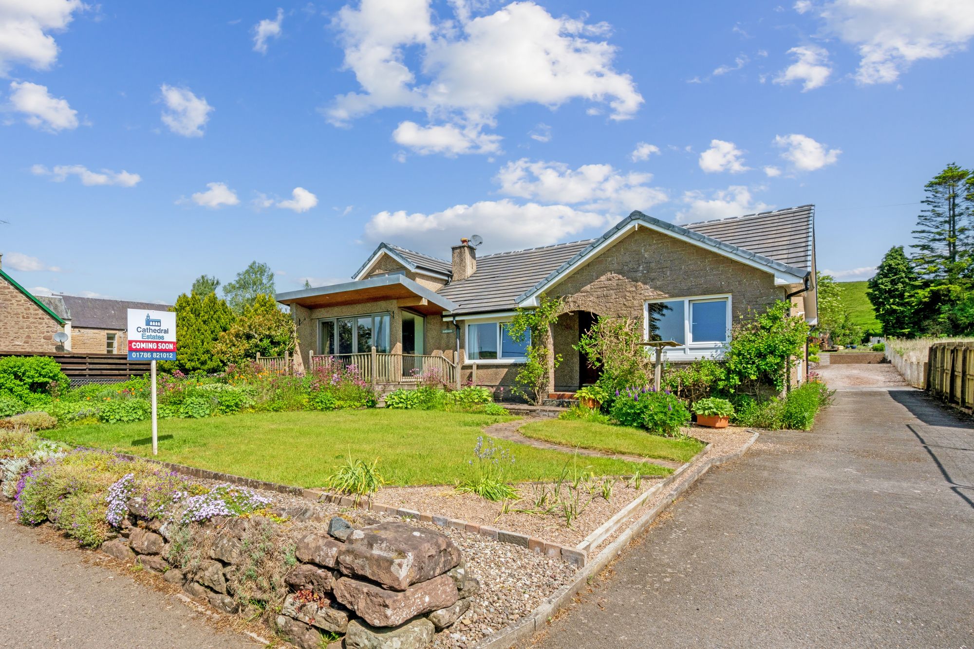 5 bed detached house for sale in Main Street, Kinbuck, FK15 - Property Image 1