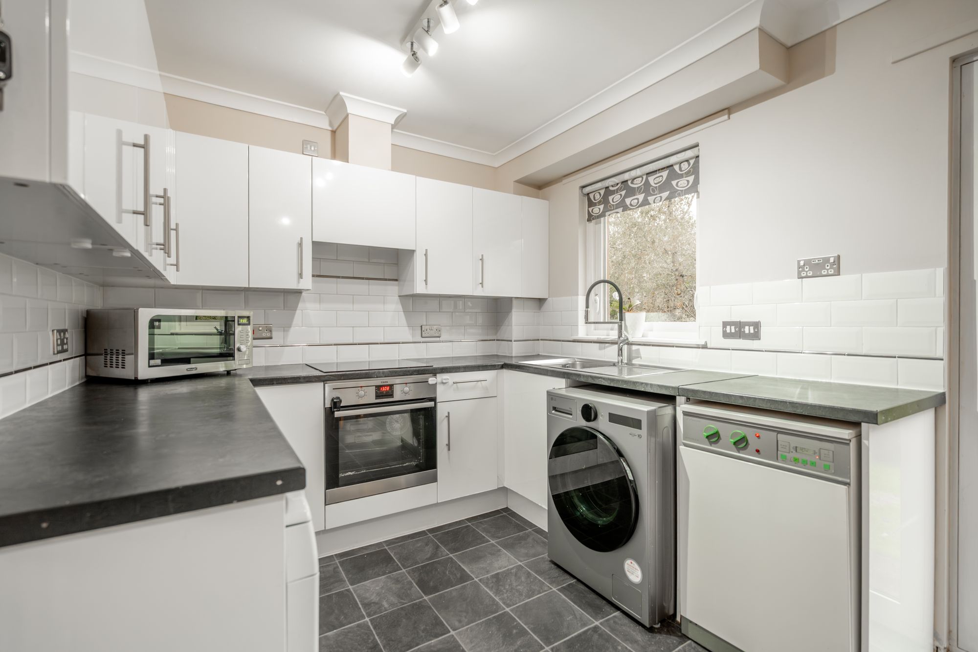 2 bed semi-detached house for sale in Millhill View, Greenloaning, FK15  - Property Image 5