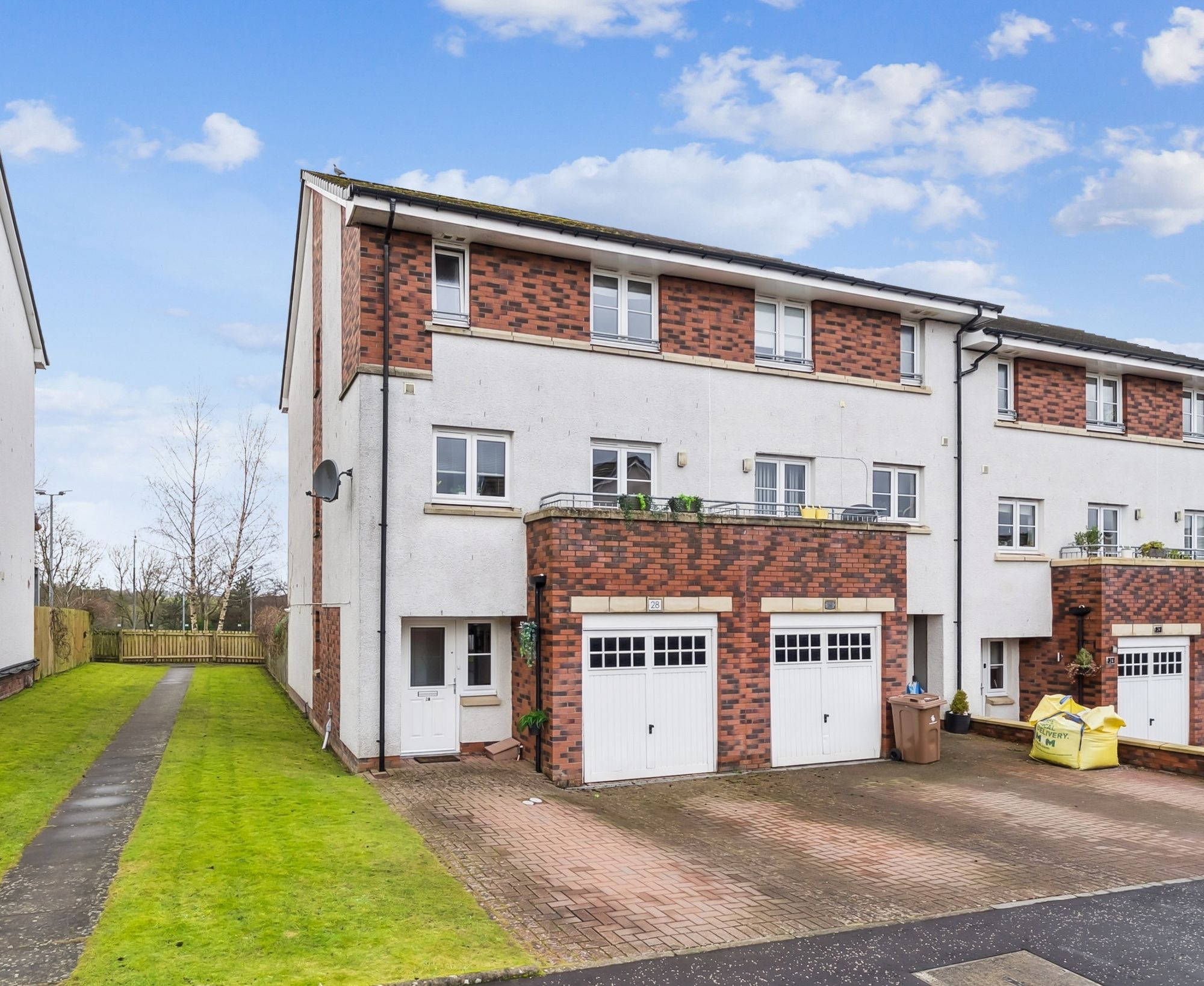 4 bed town house for sale in Maurice Wynd, Dunblane, FK15