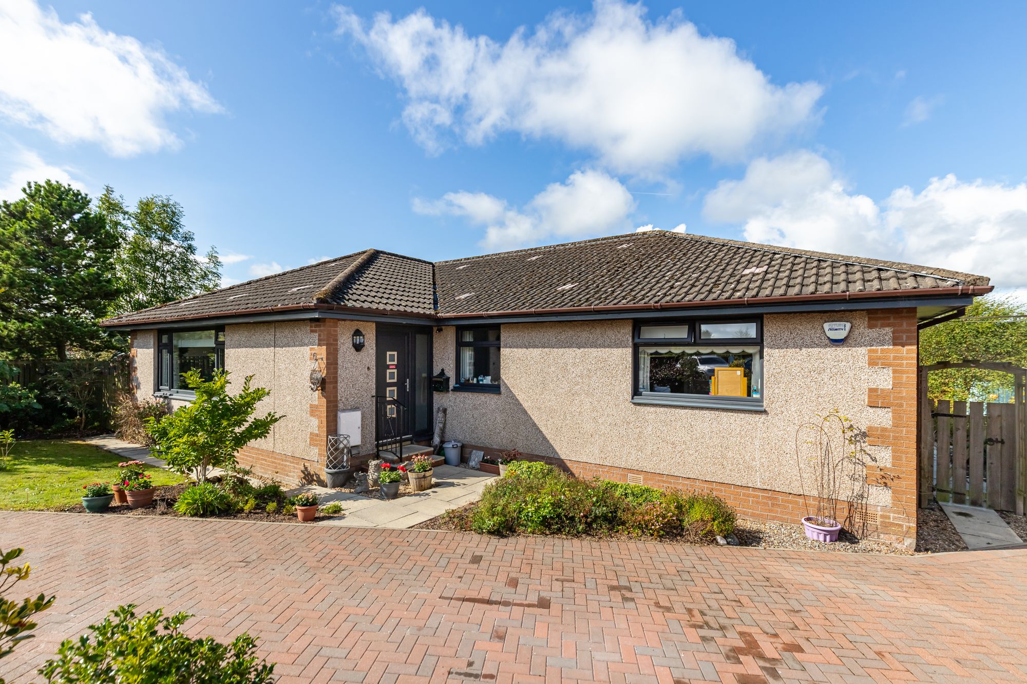 4 bed detached bungalow for sale in Allandale Crescent, Greenloaning, FK15 - Property Image 1
