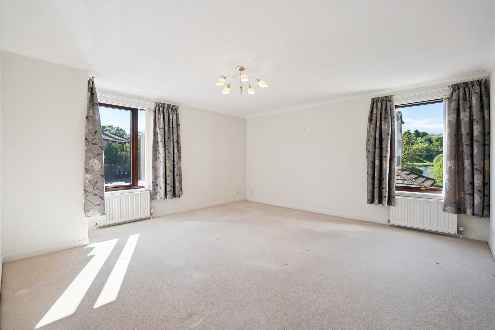 2 bed flat for sale in Springbank Gardens, Dunblane, FK15 - Property Image 3