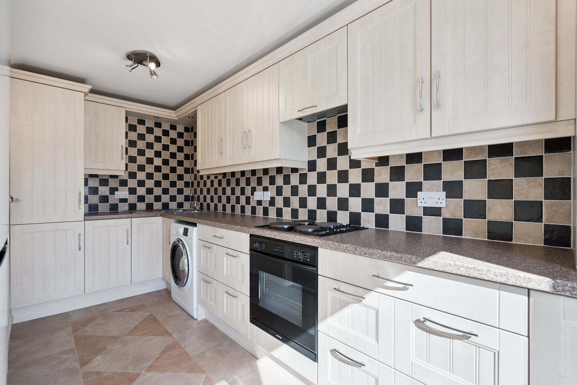 2 bed flat for sale in Springbank Gardens, Dunblane, FK15 - Property Image 2