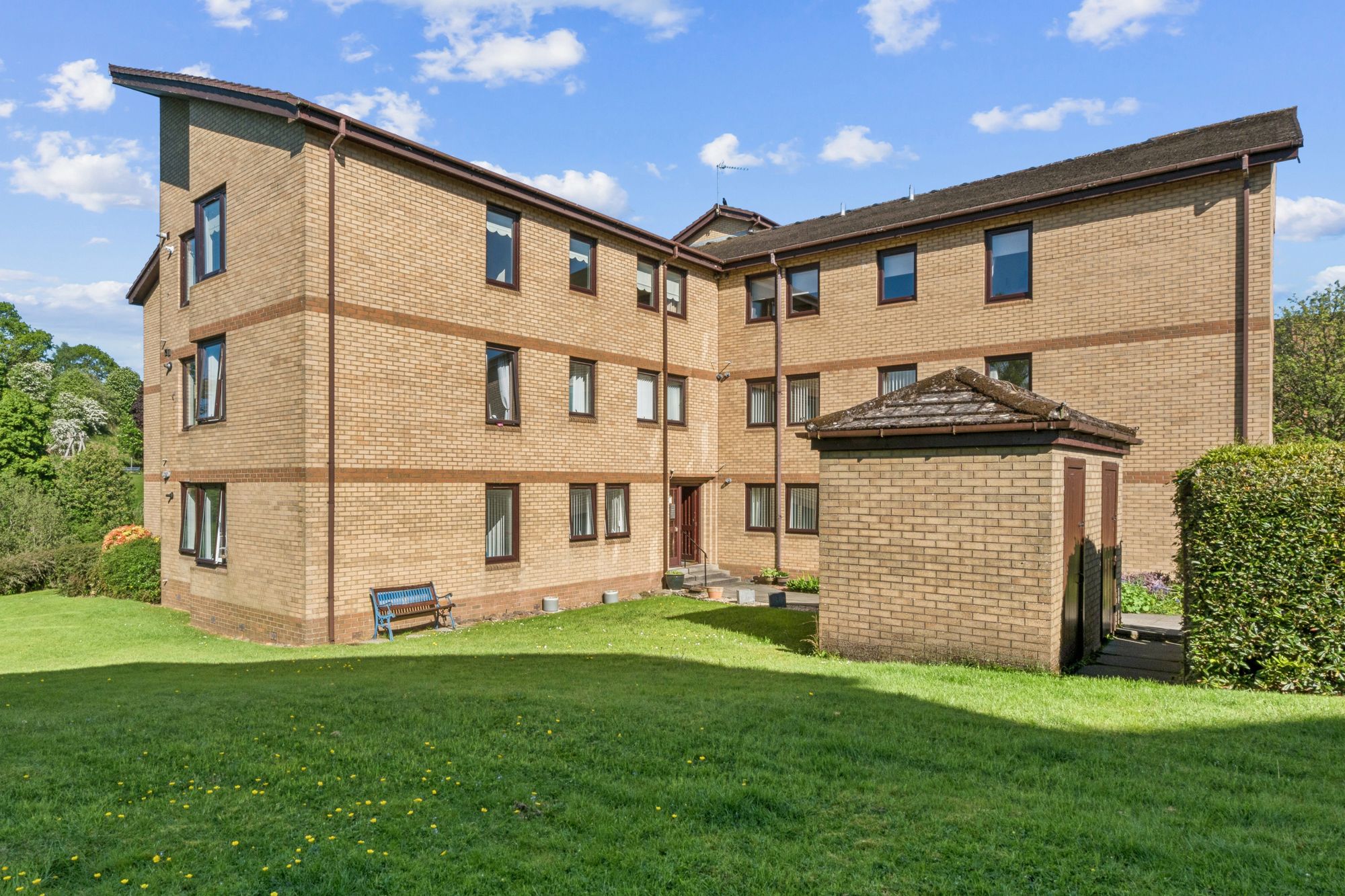 2 bed flat for sale in 2a, 28 Springbank Gardens, Dunblane, FK15 9JY - Property Image 1