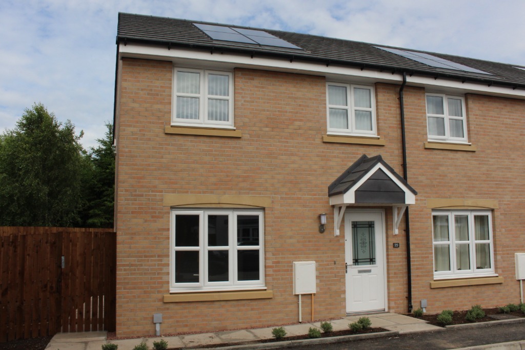 3 bed end of terrace house to rent in Young Road, Victoria Park, Dunblane, Dunblane, FK15 0FT - Property Image 1