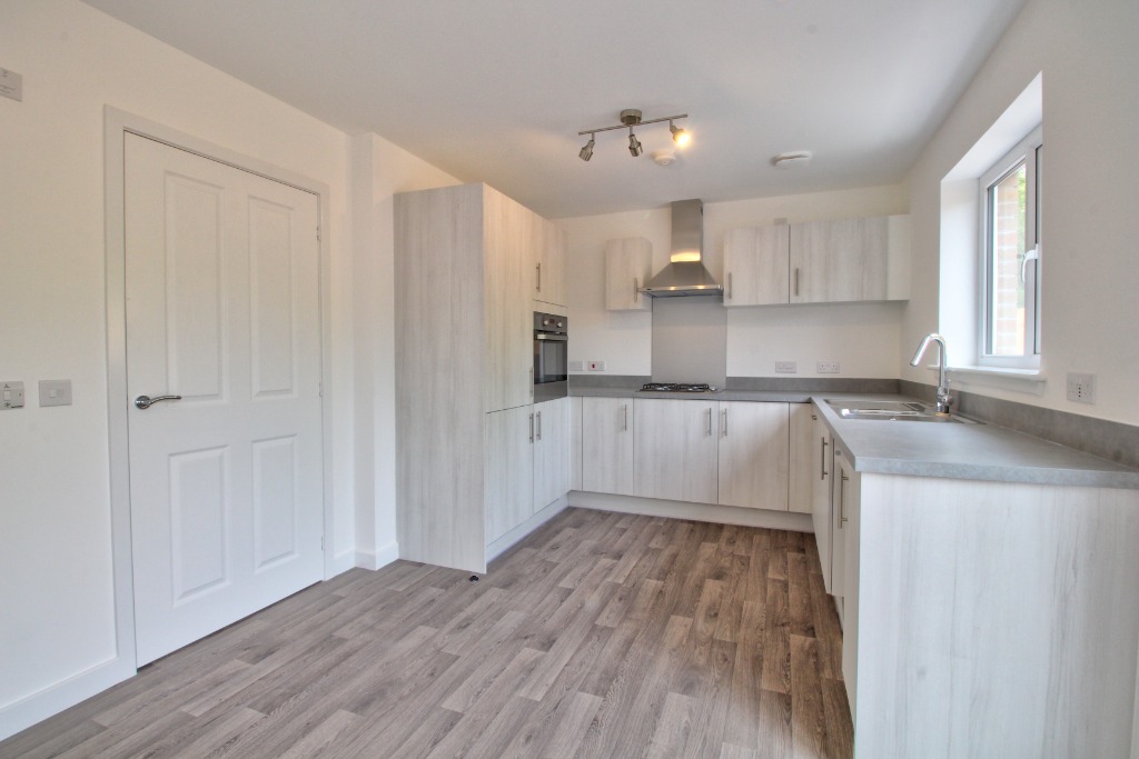 3 bed end of terrace house to rent in Young Road, Victoria Park, Dunblane, Dunblane, FK15 0FT  - Property Image 2