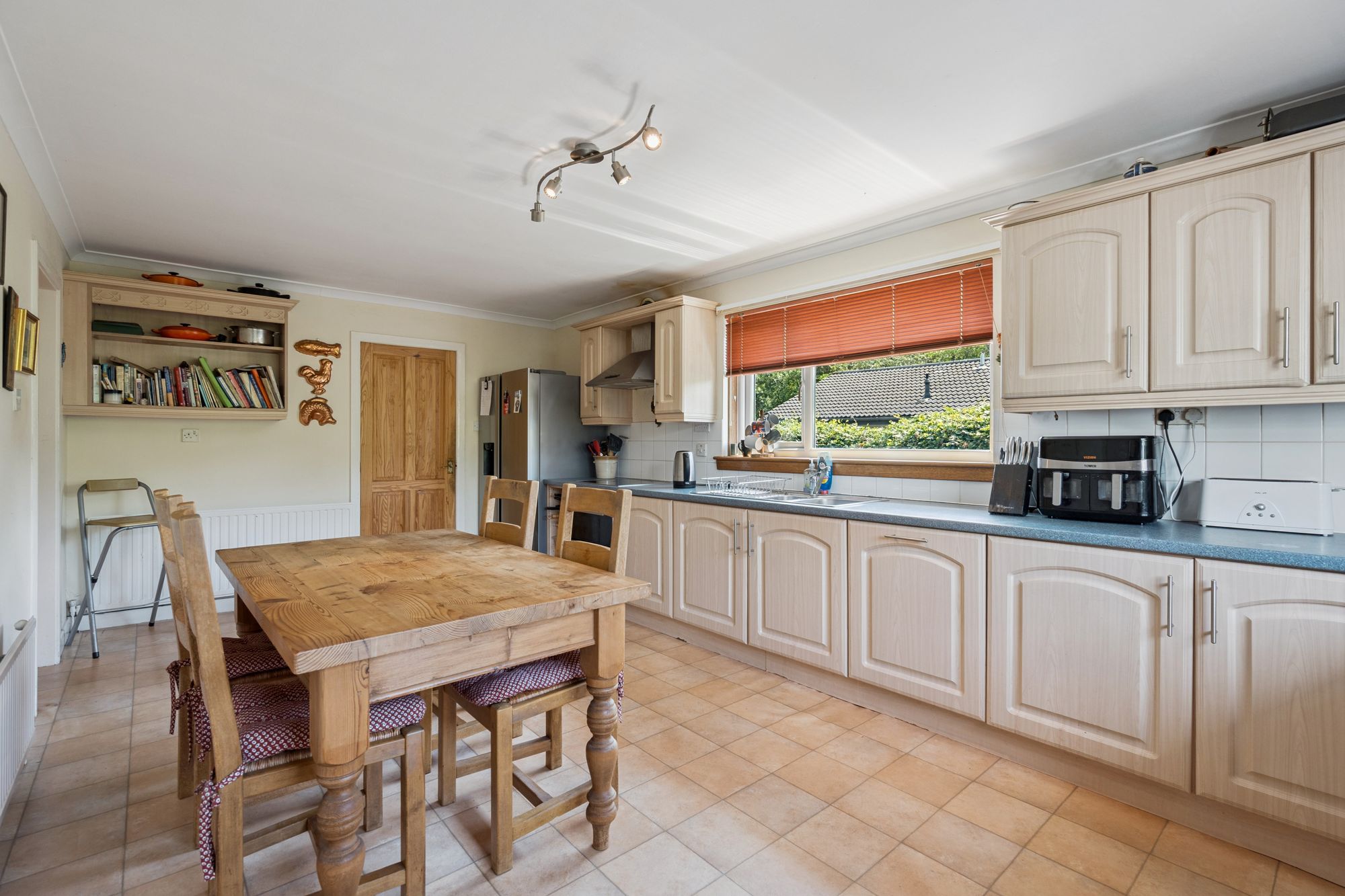 4 bed detached bungalow for sale in Tulipan Crescent, Callander, FK17  - Property Image 3