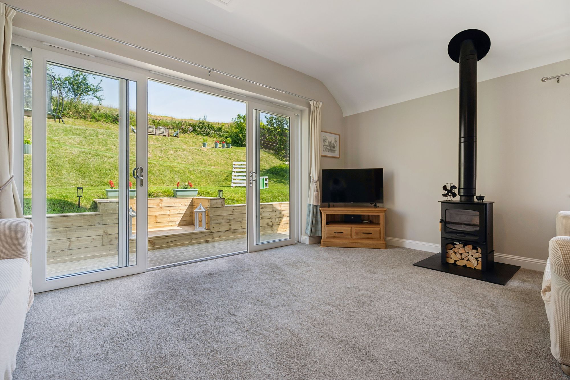 4 bed semi-detached bungalow for sale in Allanbank Road, Kinbuck, FK15 - Property Image 14