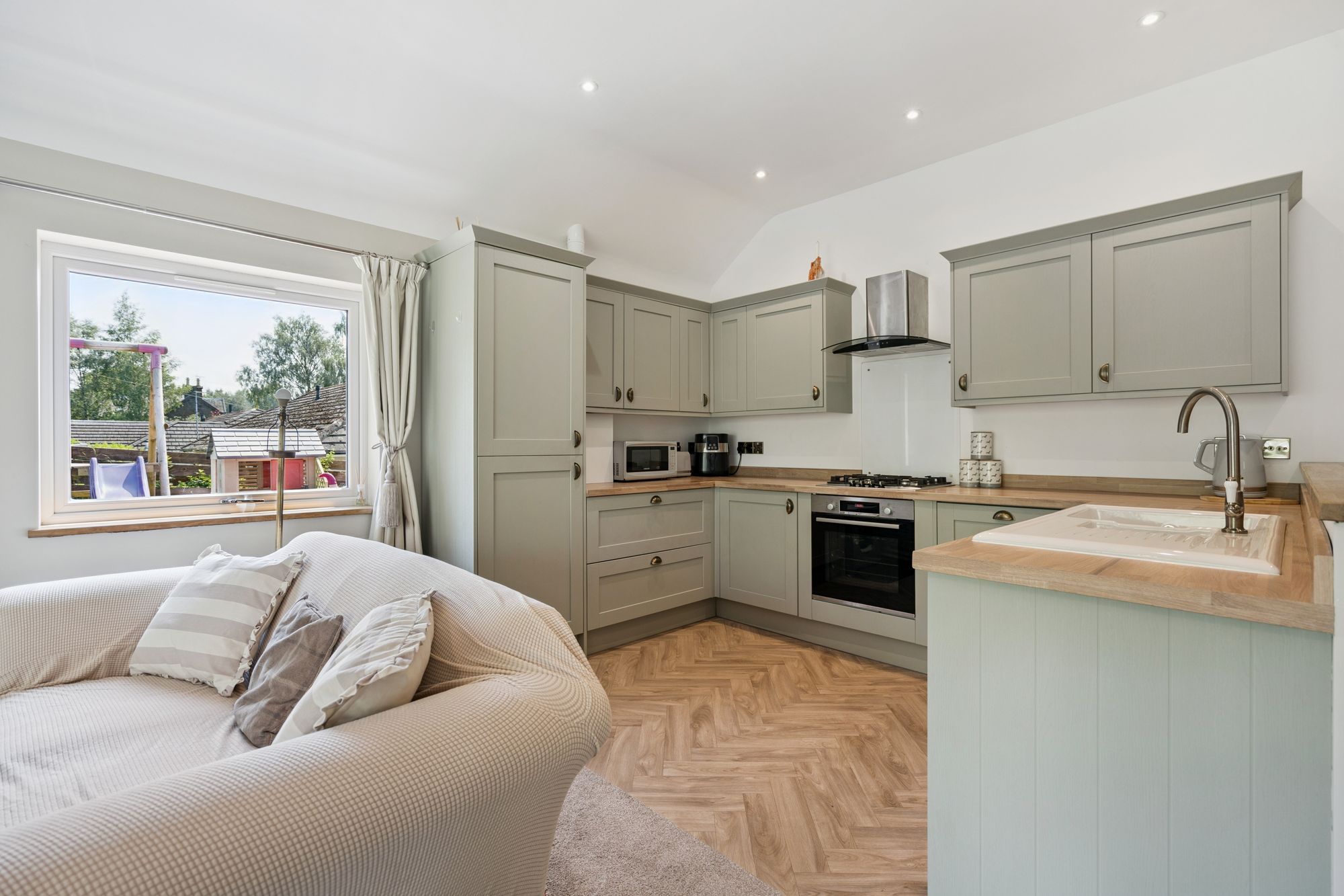 4 bed semi-detached bungalow for sale in Allanbank Road, Kinbuck, FK15 - Property Image 17
