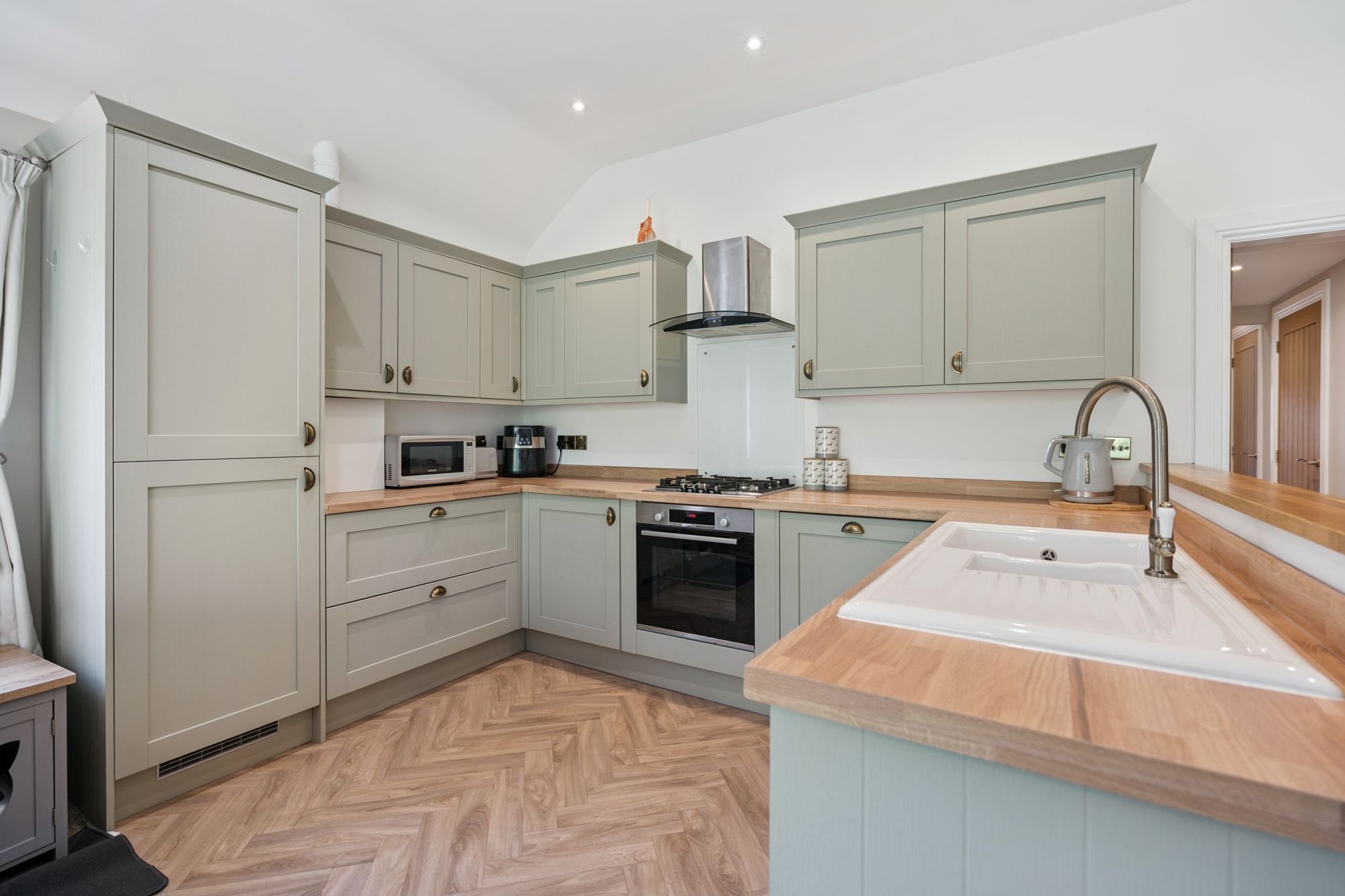 4 bed semi-detached bungalow for sale in Allanbank Road, Kinbuck, FK15 - Property Image 3