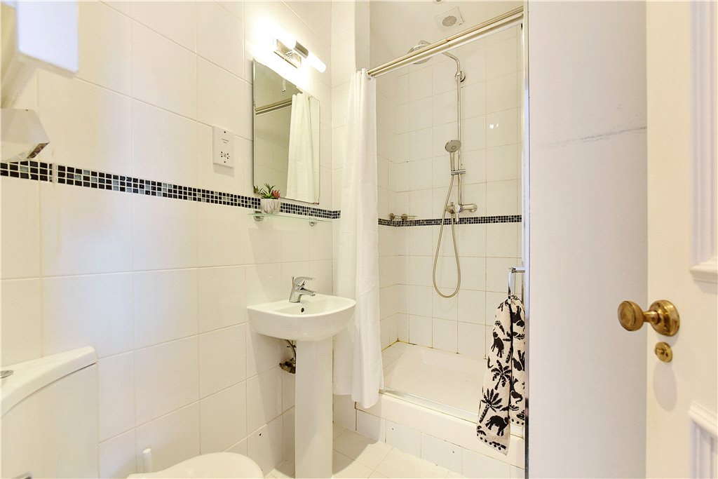 2 bed apartment for sale in College Crescent, London, NW3 7