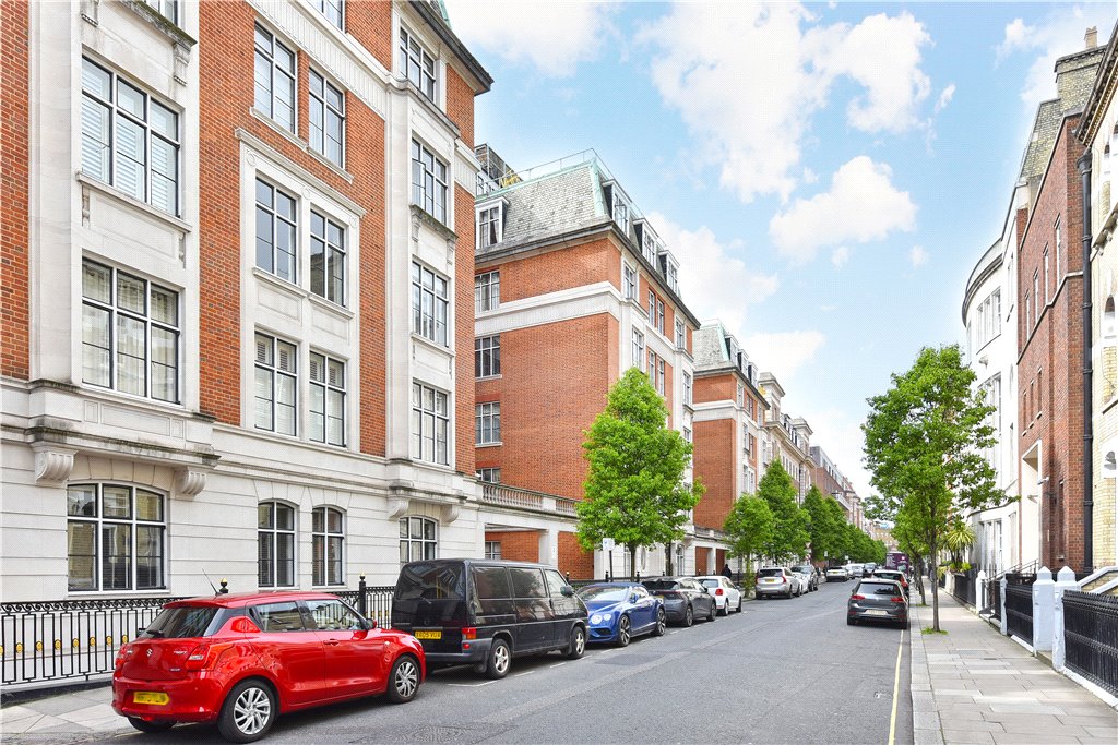 1 bed apartment to rent in Hallam Street, London, W1W 6