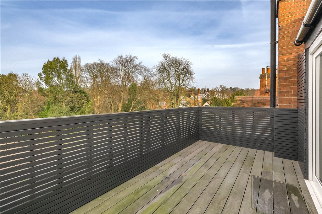 3 bed apartment to rent in Heath Drive, London, NW3 12