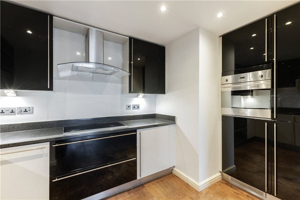2 bed apartment for sale in Victoria Wharf, 46 Narrow Street, London, E14  - Property Image 9