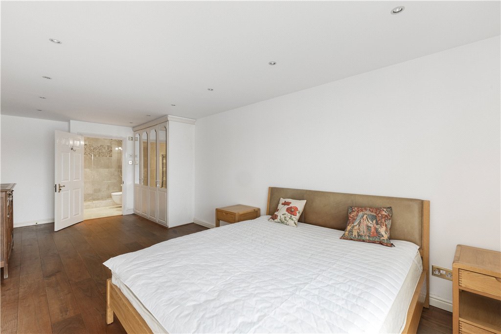 2 bed apartment for sale in Victoria Wharf, 46 Narrow Street, London, E14  - Property Image 13