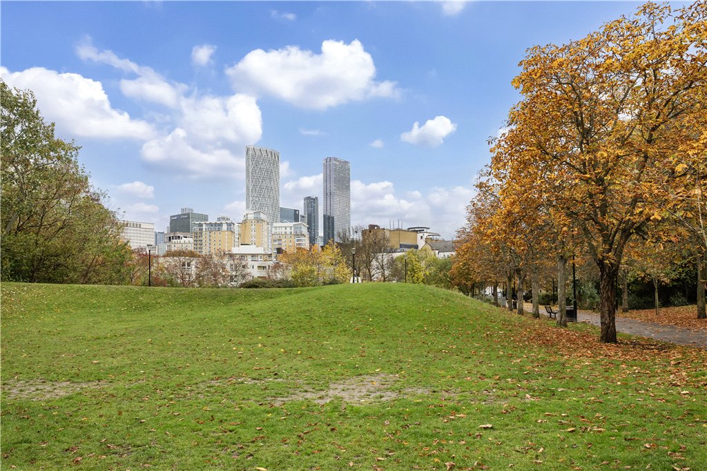 2 bed apartment for sale in Victoria Wharf, 46 Narrow Street, London, E14  - Property Image 23