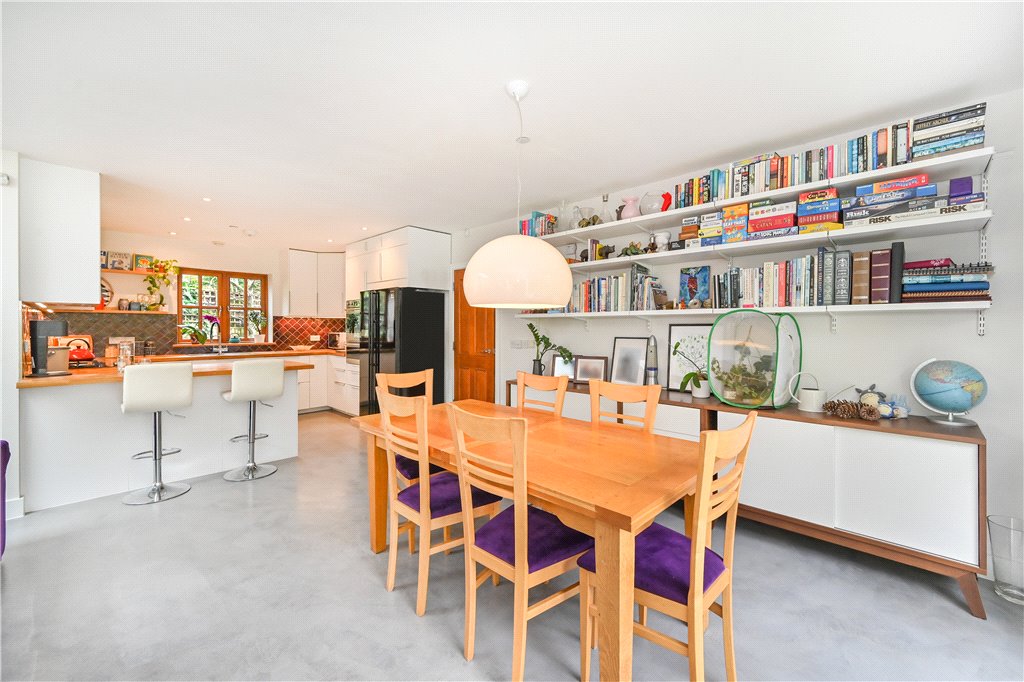 5 bed detached house for sale in Gloucester Drive, London, N4  - Property Image 4