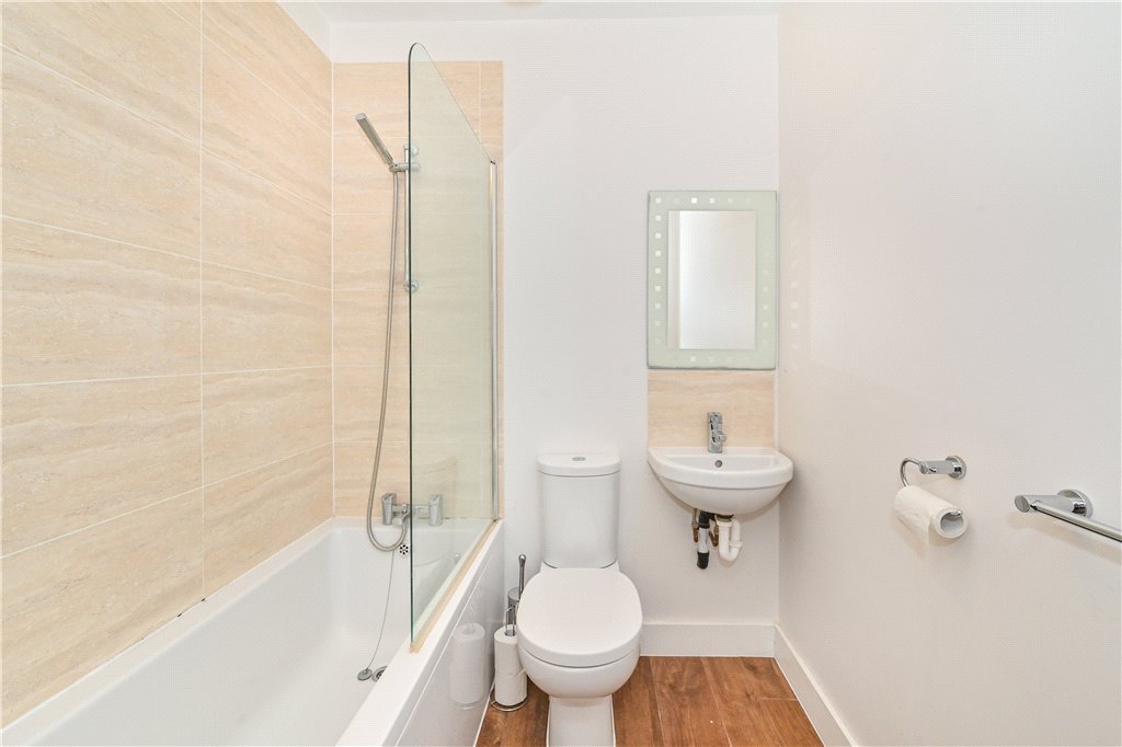 5 bed detached house for sale in Gloucester Drive, London, N4  - Property Image 10
