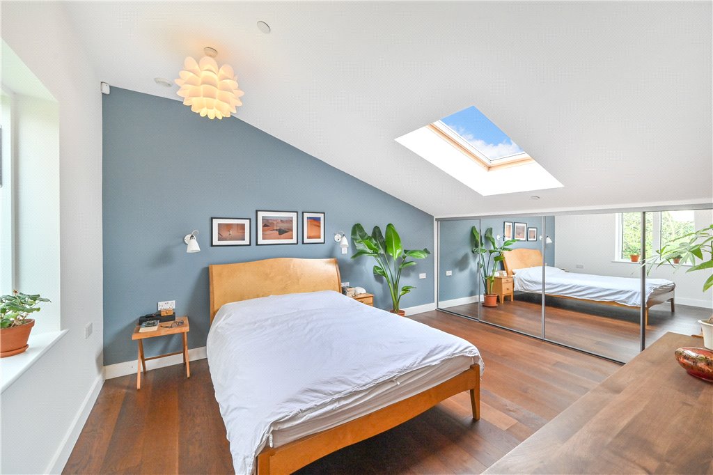 5 bed detached house for sale in Gloucester Drive, London, N4 5