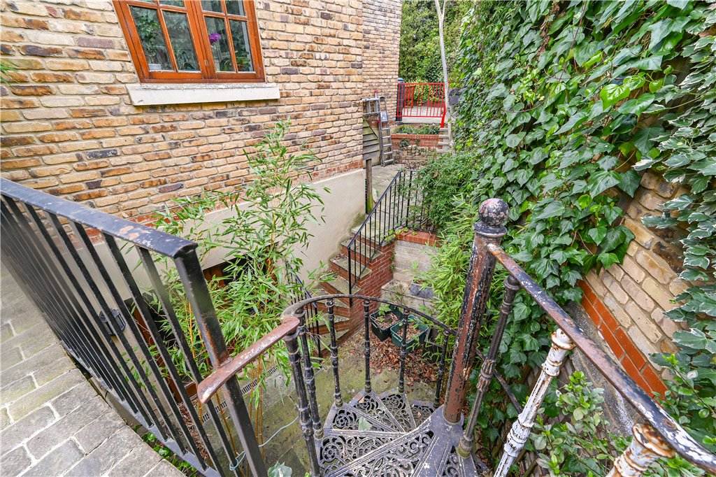 5 bed detached house for sale in Gloucester Drive, London, N4 33