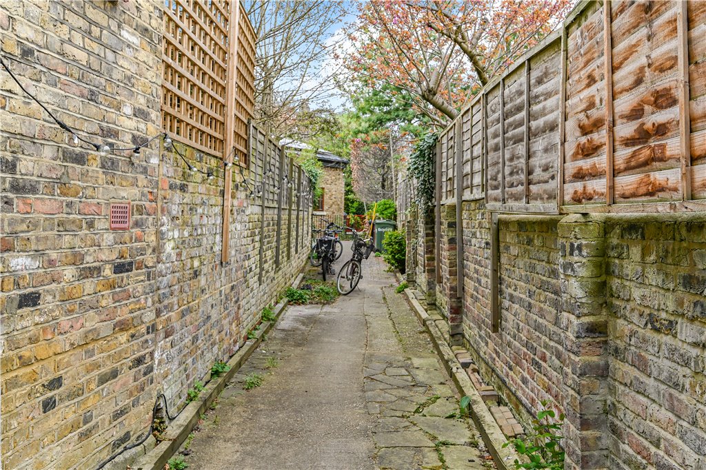 5 bed detached house for sale in Gloucester Drive, London, N4 34