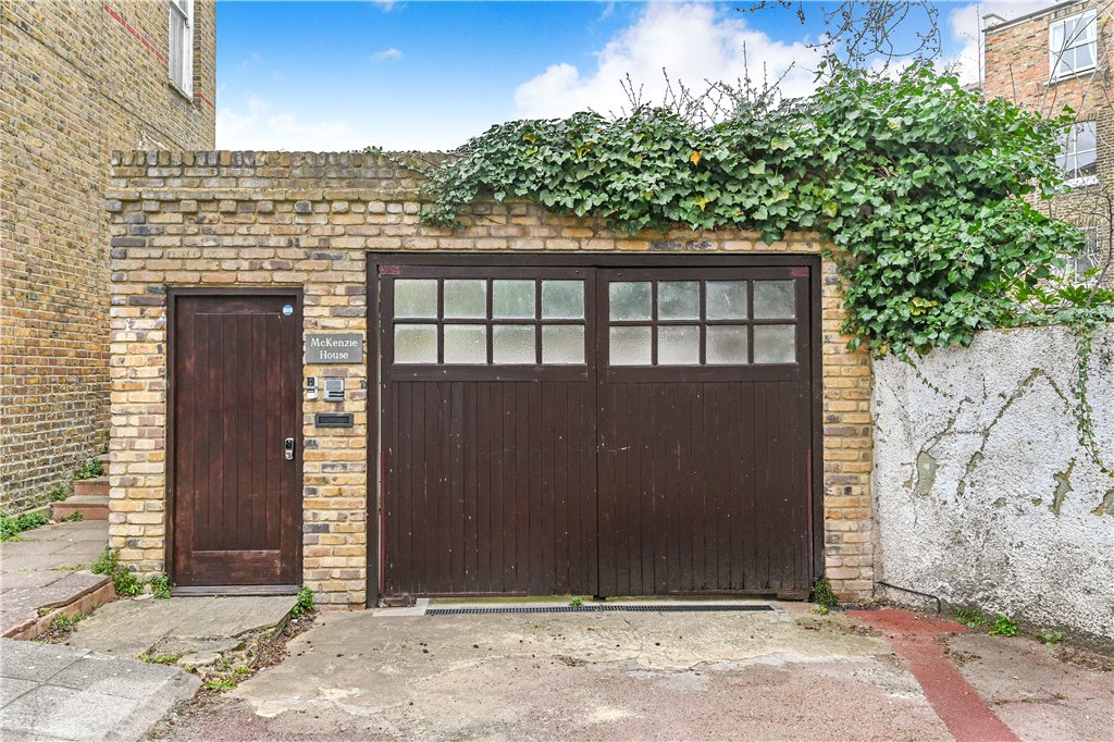 5 bed detached house for sale in Gloucester Drive, London, N4  - Property Image 37