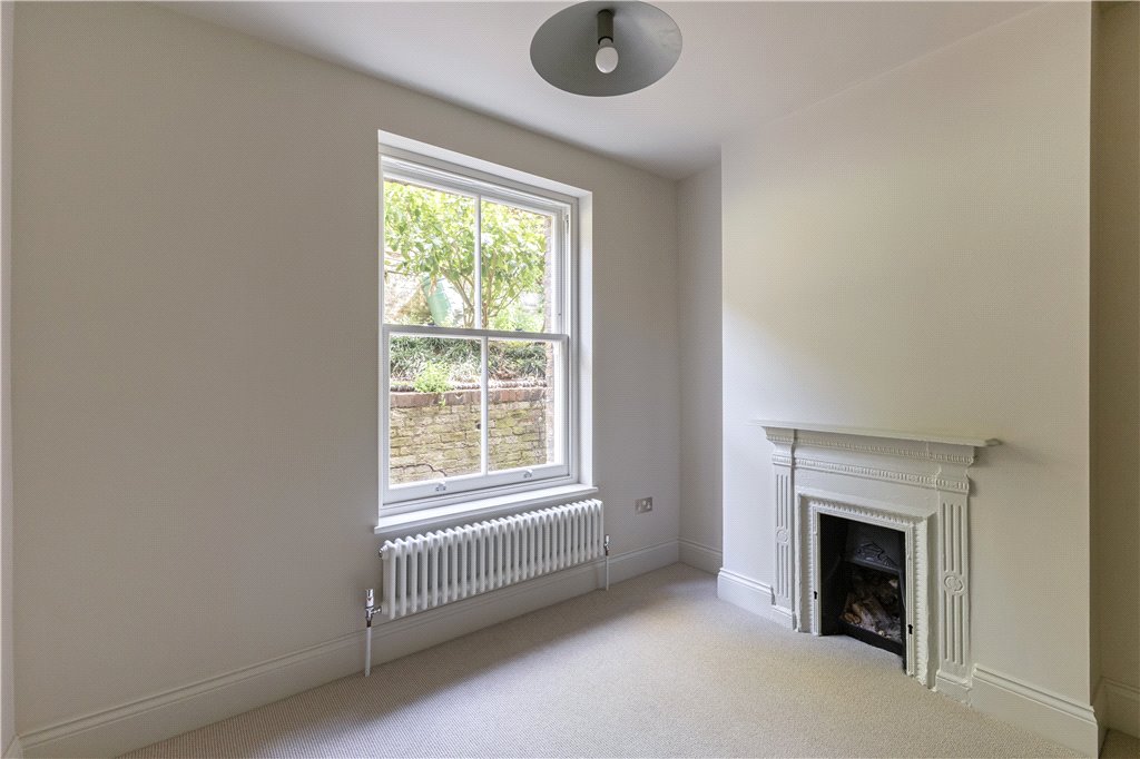 2 bed apartment for sale in Rostrevor Road, London, SW6 6
