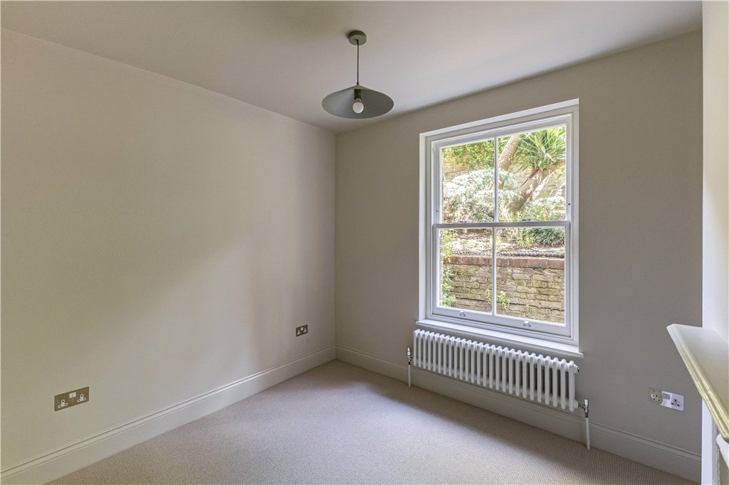 2 bed apartment for sale in Rostrevor Road, London, SW6 7