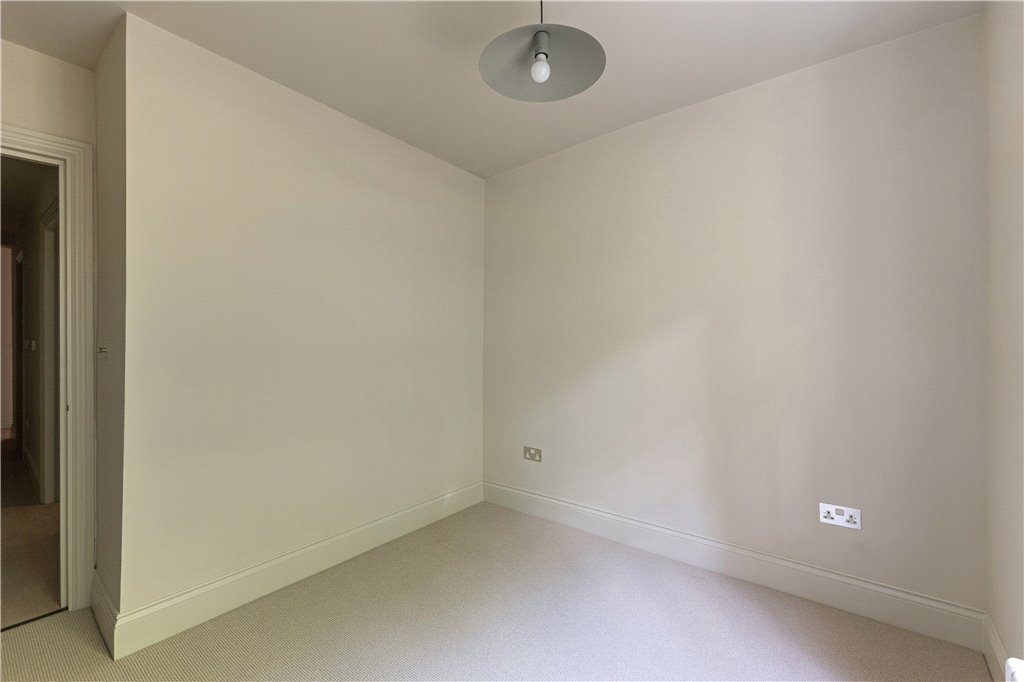 2 bed apartment for sale in Rostrevor Road, London, SW6 8