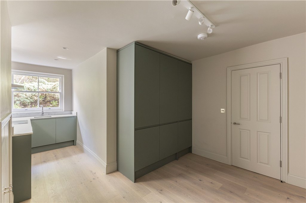 2 bed apartment for sale in Rostrevor Road, London, SW6  - Property Image 5