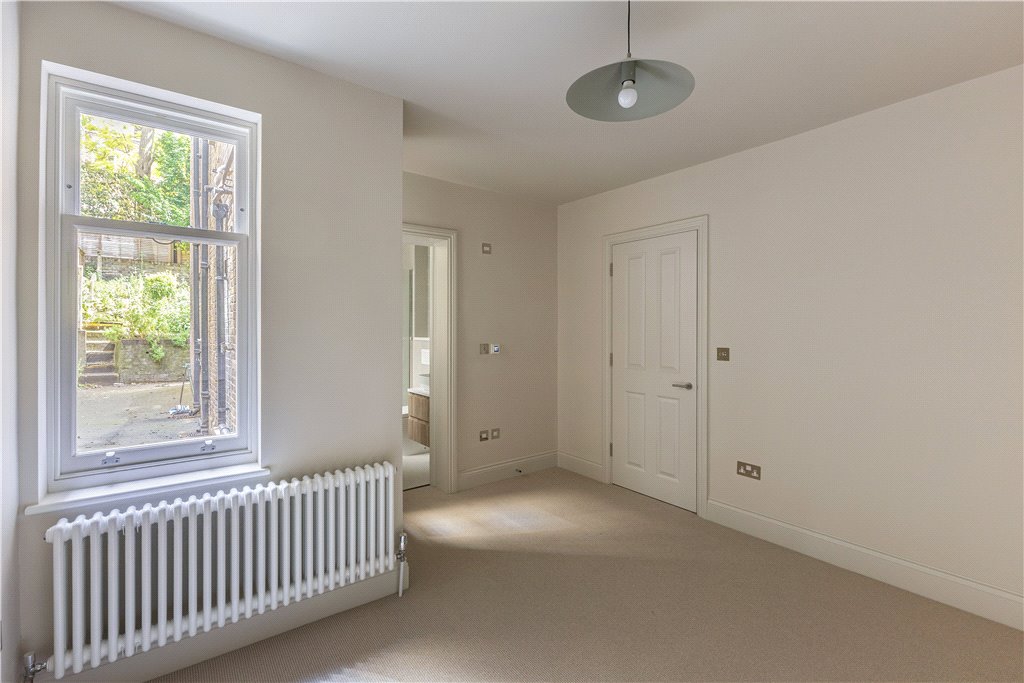 2 bed apartment for sale in Rostrevor Road, London, SW6 17