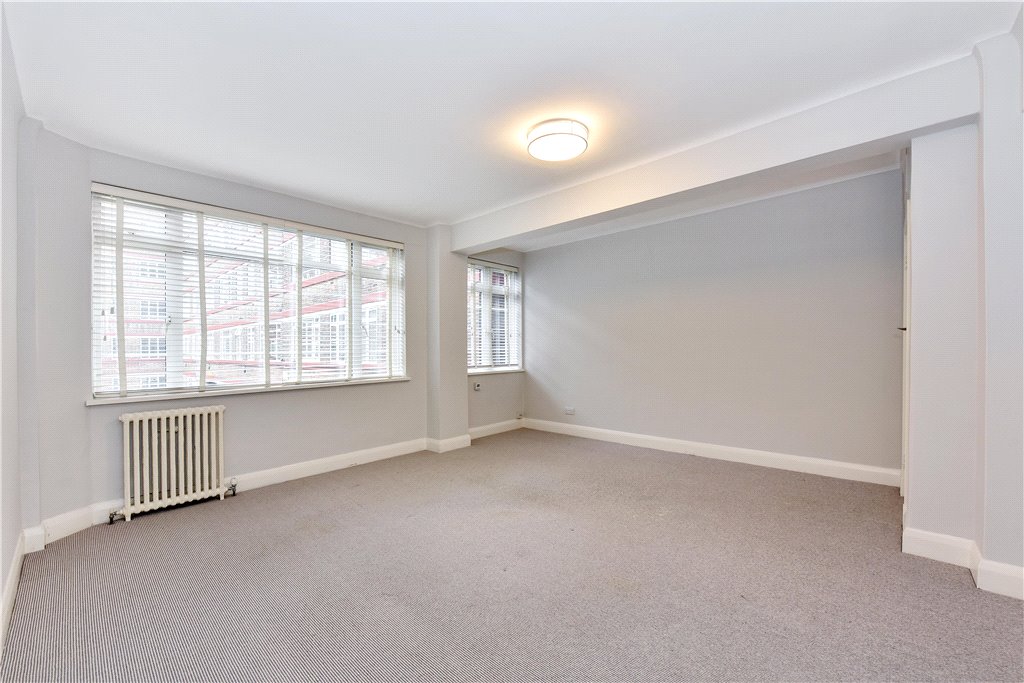 2 bed apartment for sale in Balham High Road, London, SW17 1