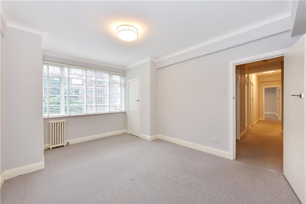 2 bed apartment for sale in Balham High Road, London, SW17 8
