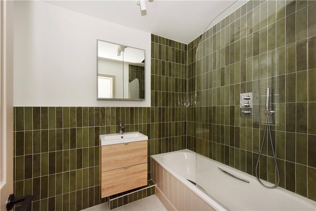 3 bed ground floor flat for sale in Balham High Road, London, SW17  - Property Image 6