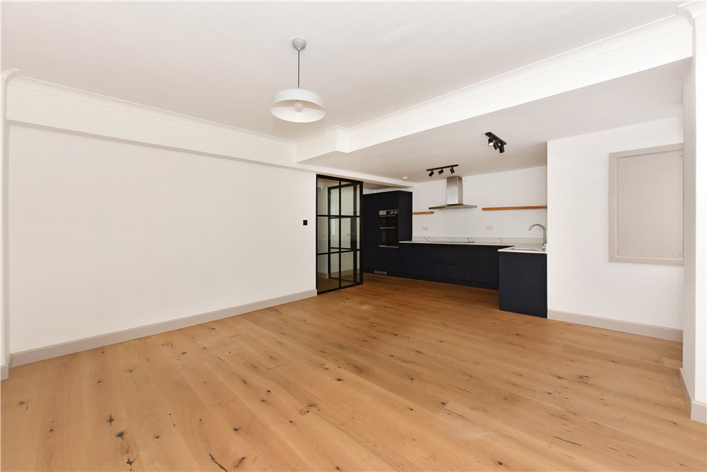 3 bed ground floor flat for sale in Balham High Road, London, SW17  - Property Image 4