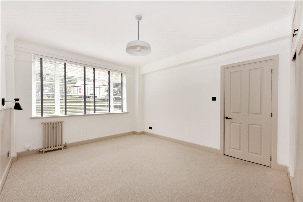 3 bed ground floor flat for sale in Balham High Road, London, SW17 10
