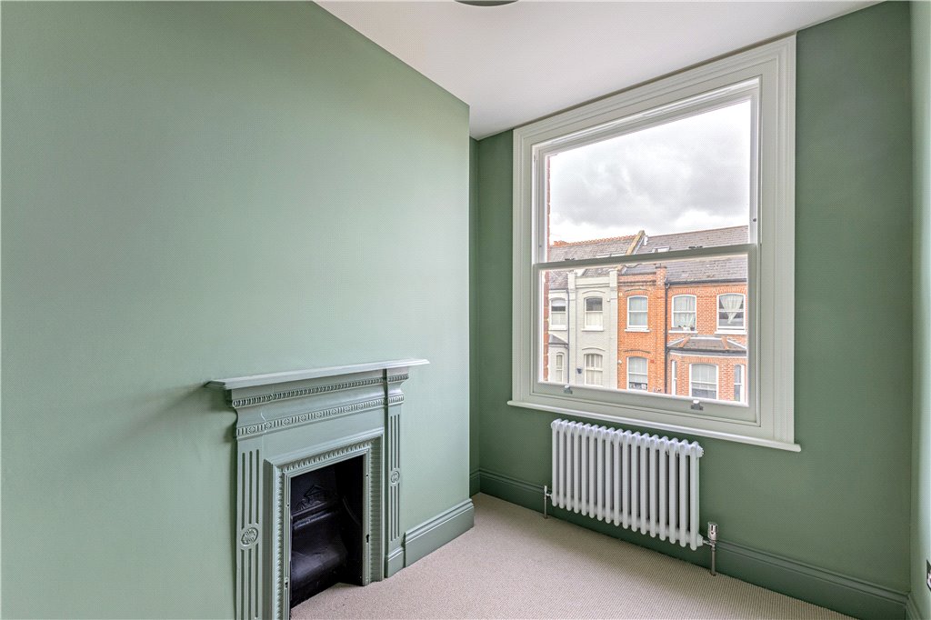 3 bed ground floor flat for sale in Rostrevor Road, London, SW6  - Property Image 1