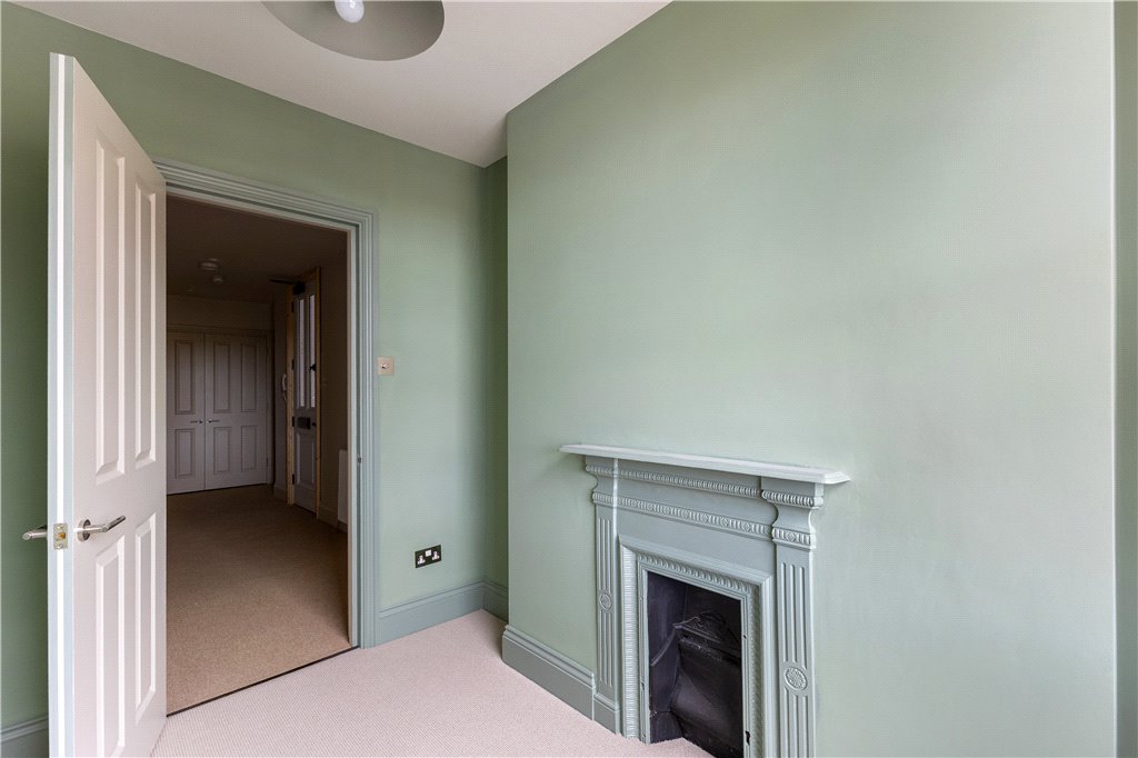 3 bed ground floor flat for sale in Rostrevor Road, London, SW6  - Property Image 2