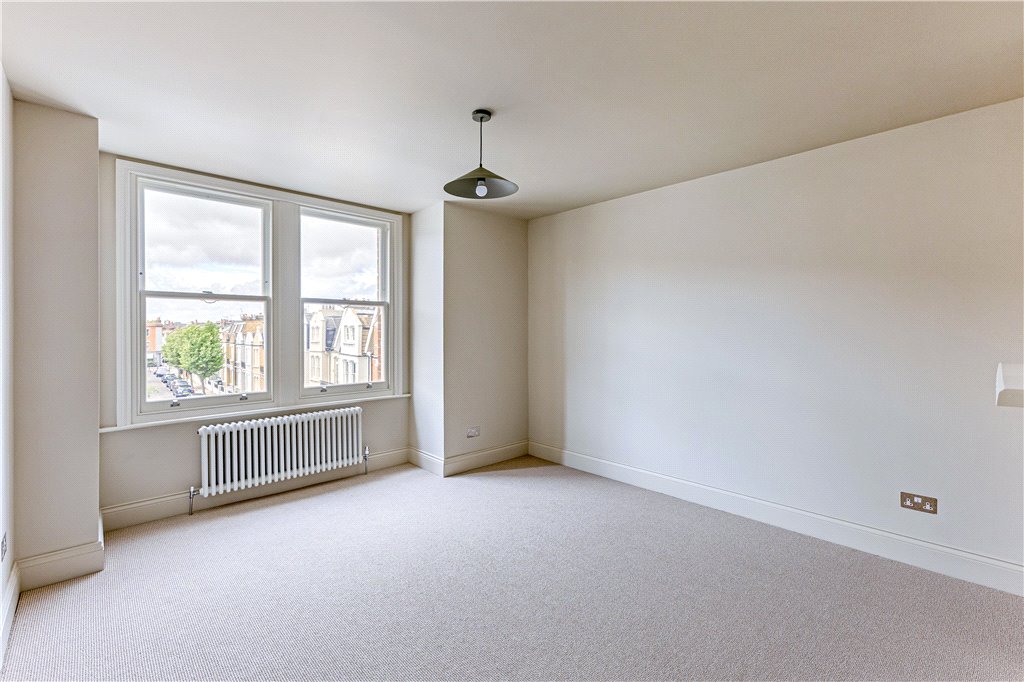 3 bed ground floor flat for sale in Rostrevor Road, London, SW6 2