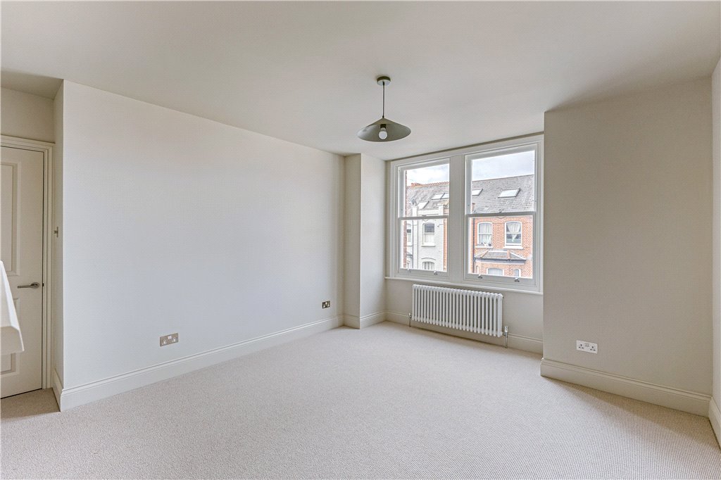 3 bed ground floor flat for sale in Rostrevor Road, London, SW6 3